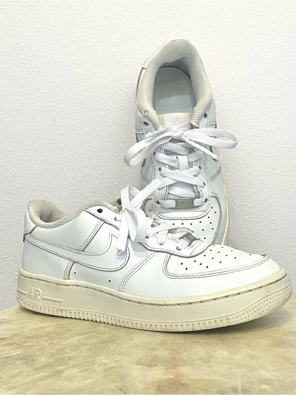 Nike White/Cream Low-Tops.